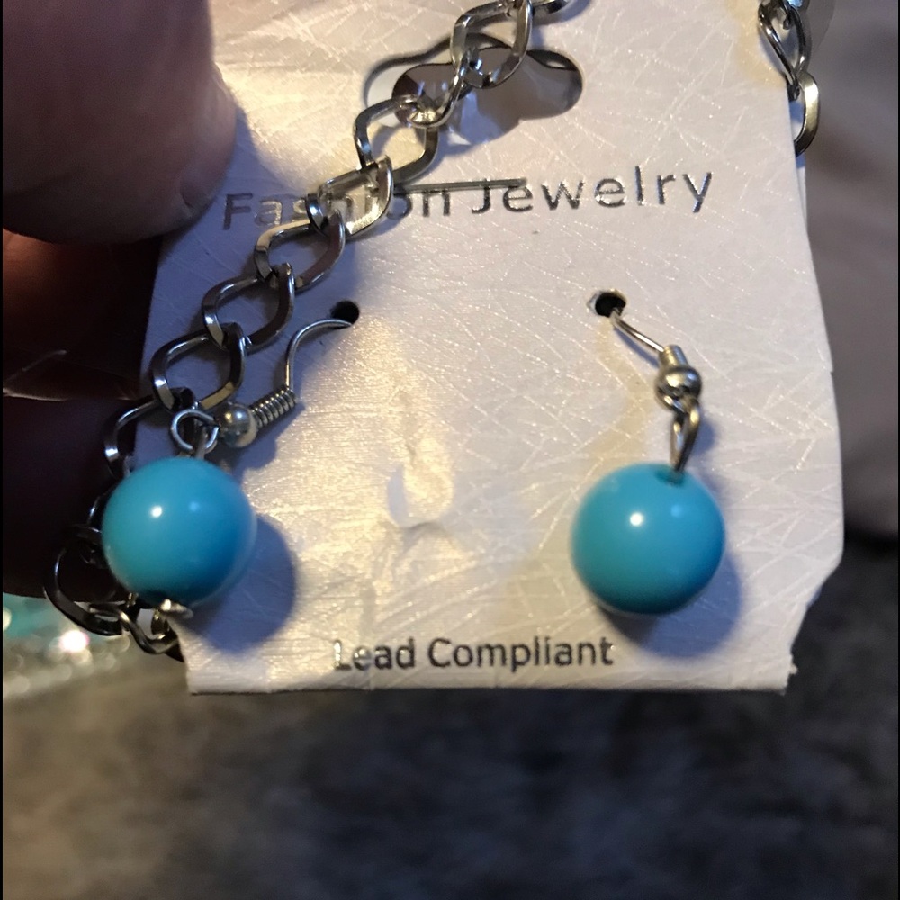 2 necklaces and earrings sets for the price of one! - Picture 6 of 8